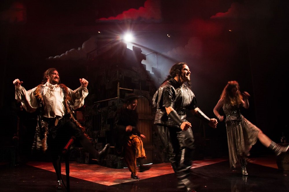 Lowry (@the_lowry) on Twitter photo You just can’t stop, once you start to dance the Postman’s Hop… join <a href="/operadellaluna/">Opera della Luna</a> for madcap fun 1-2 Feb! po.st/x4aFV2 You just can’t stop, once you start to dance the Postman’s Hop… join <a href="/operadellaluna/">Opera della Luna</a> for madcap fun 1-2 Feb! po.st/x4aFV2