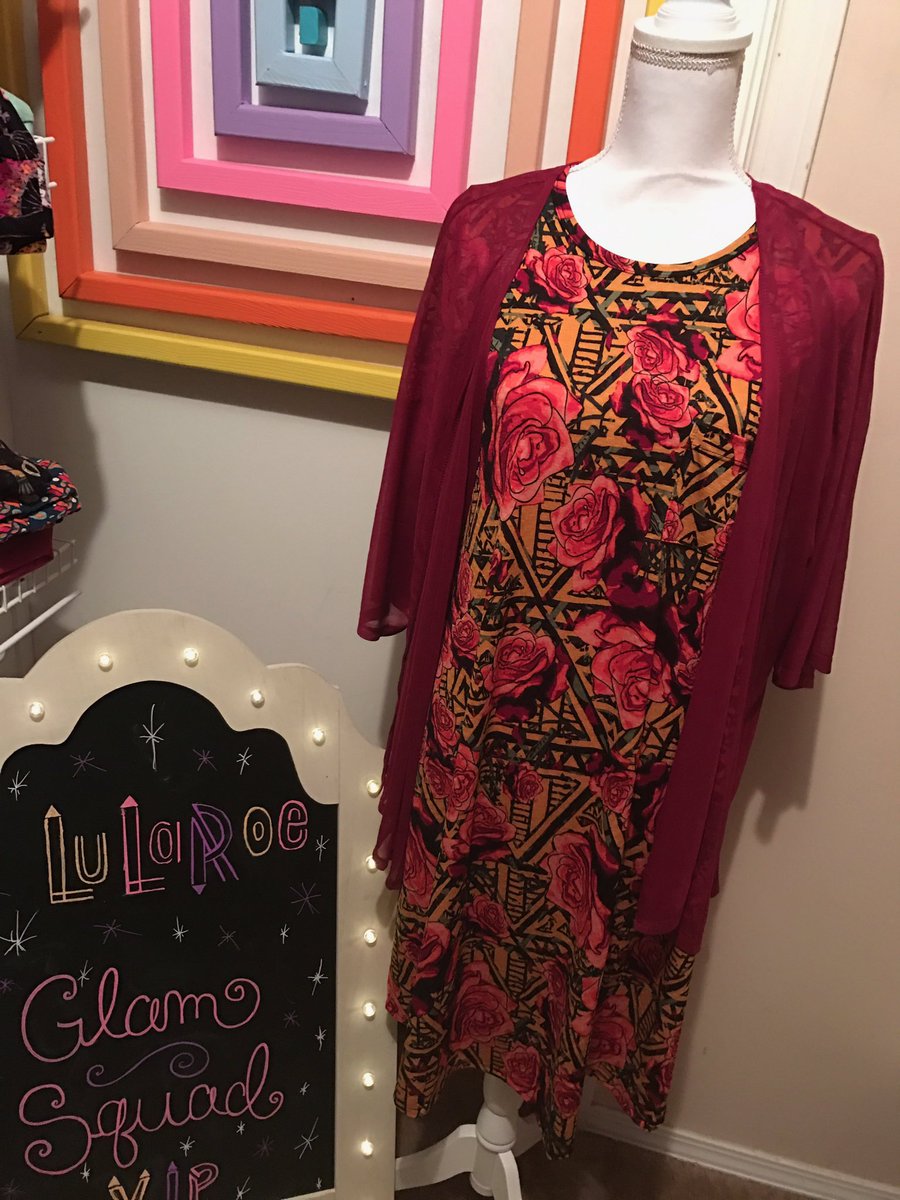 LularoeGlamVIP's tweet photo. #OOTD PERFECT Valentines date night outfit! 😍🌹💋💃🏻 #ValentinesDayFashion #LulaRoe #LulaRoeAddict #Love #Roses #ILoveLulaRoe https://t.co/yNBu9rea0H