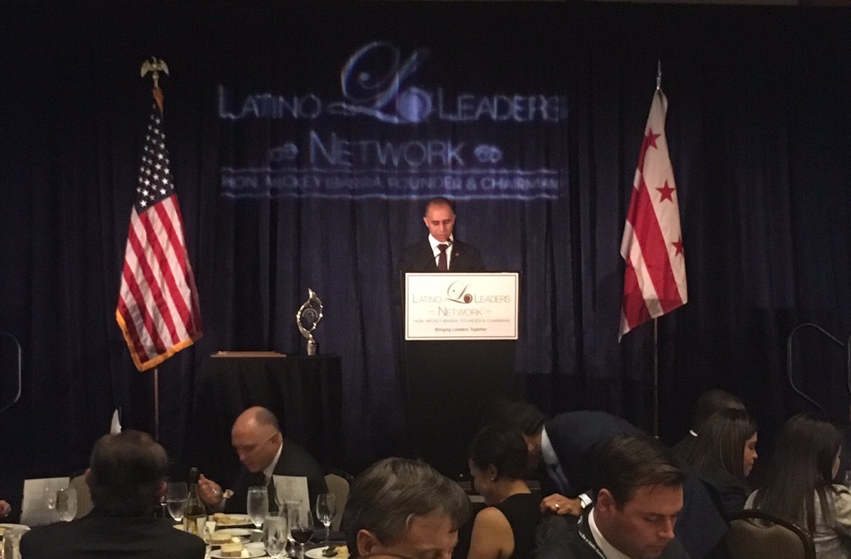 Jorge_Elorza's tweet photo. Honored to receive the Antonio Villaraigosa Leadership Award at tonight's @LLN_USA Tribute to Mayors Unity dinner #LLNDC https://t.co/uV1rPSMd0o