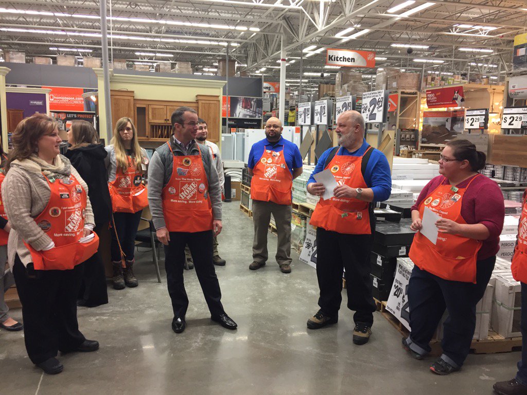 stjohn_c's tweet photo. DS John getting Homer for Bad Ass sales in d28! #ThatsHowAKRolls @1304merry @KelseyCedotal https://t.co/fflEsaWAkR
