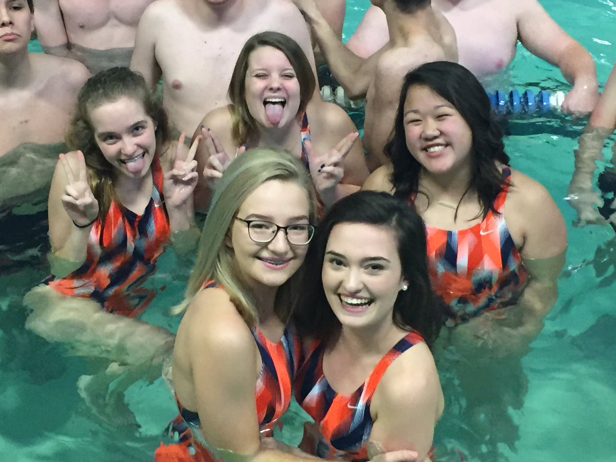 Blaze_Swim's tweet photo. Taking a break from serious swimming https://t.co/IPeVLNUDCh
