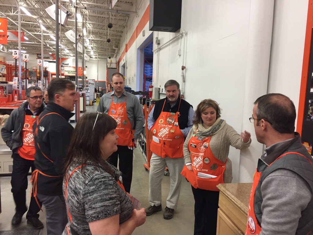 stjohn_c's tweet photo. FES Shannon breaking down what good looks like on front end @1304merry @ShannonGlasen @KelseyCedotal https://t.co/L0B8lfIUAw