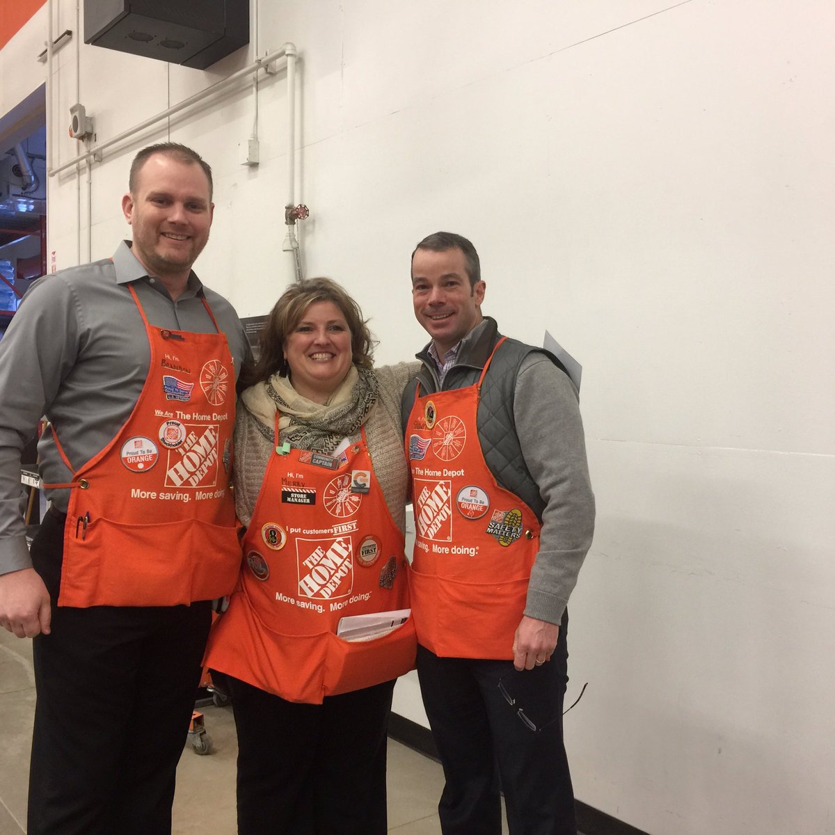KelseyCedotal's tweet photo. Ms. Merry receiving a homer award for Safety reaching 323 days &amp; taking care of our people!! #TheMightyWasilla #AlaskaAwesomeness https://t.co/28eiNEJGiC