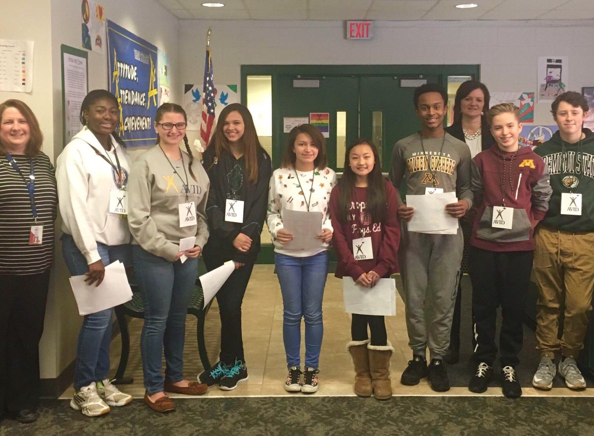 OltmanMiddle's tweet photo. AVID tour guides show how they learn with Cornel Notes, Quick Writes, Philisophical Chairs, Four Corners, Socratic Seminars &amp; 20-Word Gists. https://t.co/LTsX0pxJPD