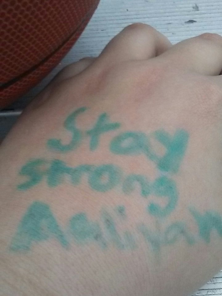 #StayStrongAaliyah