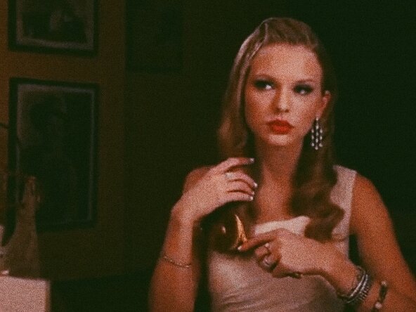 swiftmoods's tweet image. So overnight you look like a sixties’ queen.