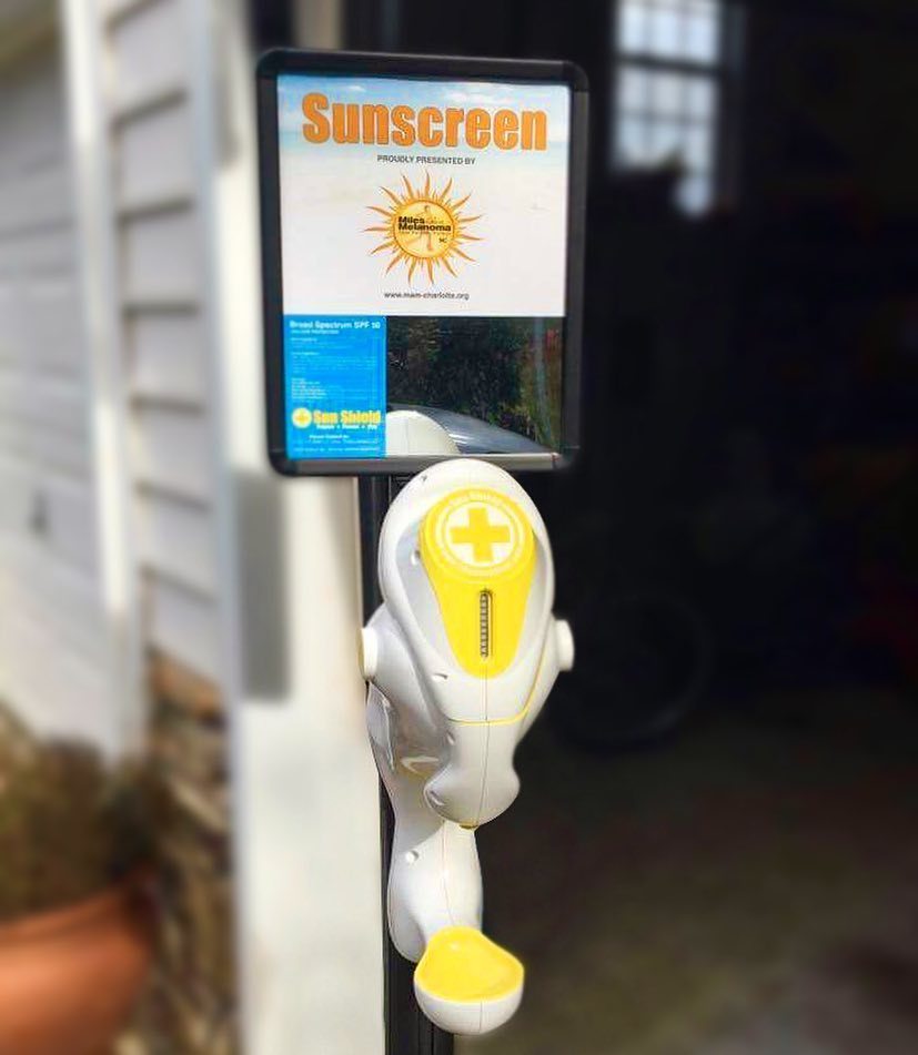 TheSunShield's tweet photo. 📷#FanPic:
🙌Loving this awesome photo from our 💛#SPFbff @MilesAgainstMelanomaNC unboxing th… https://t.co/L0JboUawCx https://t.co/xxQKi58Rmr