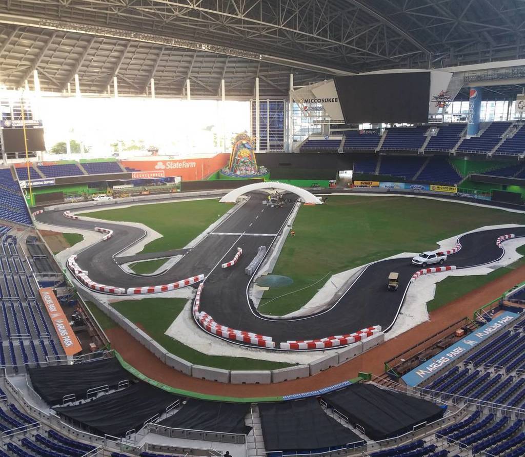 RaceOfChampions's tweet image. Almost ready to #ROCMiami! #ROCarch #tecpro #twitter ift.tt/2iCTrph