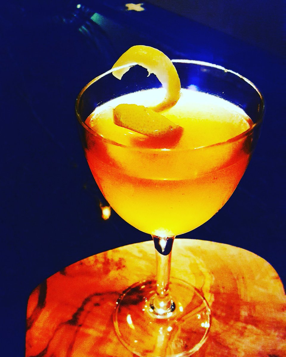kanvasgallery's tweet photo. Queen's Crown
Perfect cocktail for  your evening of naughtiness!
Brandy,  Yellow Chartreuse,  Lemon, Agave Nectar, &amp; Grapefruit  Bitters. https://t.co/pjJWbrYQf1