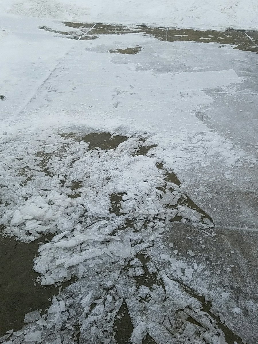 Ell_1985's tweet photo. When you have a day off you get rid of ice. #makinhubbyproud #suckitice 😂😠 https://t.co/OC69FIjF3a