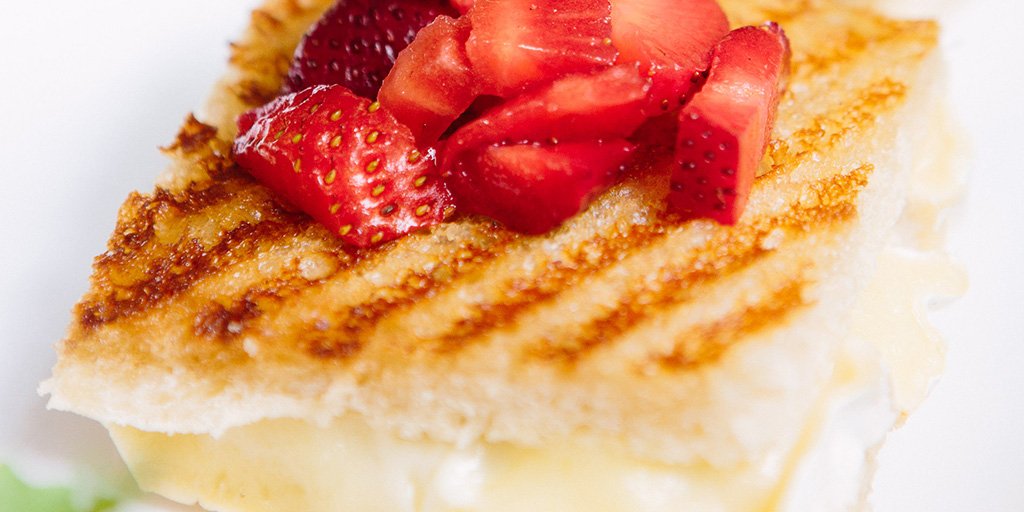 presidentcheese's tweet photo. Appetizer, entrée or dessert. Regardless of how you plate it, our #Brie is sure to delight. https://t.co/2lSeF4KIps #cheese #lifewellpaired https://t.co/MV0rNHhCsl