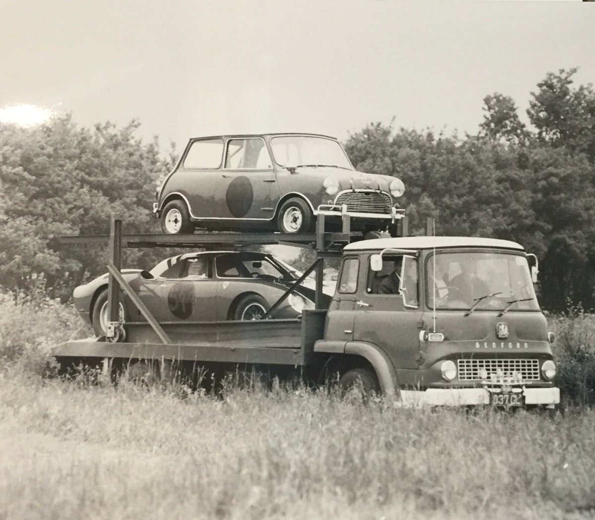 DK_Engineering's tweet photo. If only people had to use historic transporters in historic motorsport 😂 #250LM #RonFry #bedfordtruck #castlecombe 📸 by Ted Walker https://t.co/uibfwr5ohE
