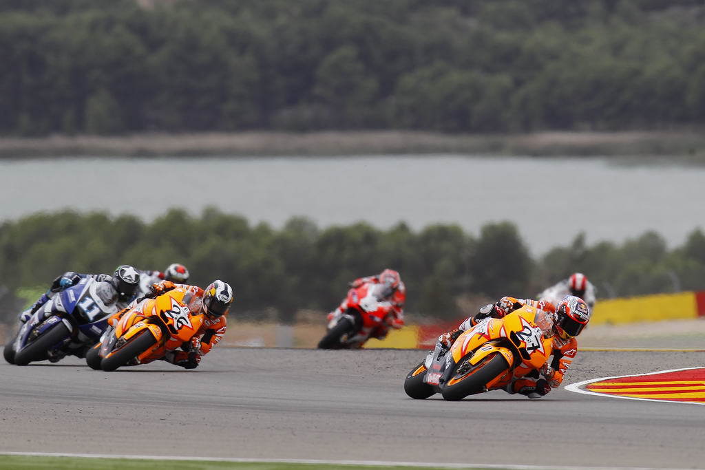 MotoGP Fan Zone (@bgmotogp) on Twitter photo On this #TerrificTuesday, let’s rewind to the 2011 #AragonGP 🇪🇸
Casey Stoner dominated on his RCV213V, leading Dani Pedrosa for a historic 1-2 finish—Repsol Honda’s 100th win! 🏆
What’s your favorite Aragon moment?
📸 : <a href="/box_repsol/">Box_Repsol</a> On this #TerrificTuesday, let’s rewind to the 2011 #AragonGP 🇪🇸
Casey Stoner dominated on his RCV213V, leading Dani Pedrosa for a historic 1-2 finish—Repsol Honda’s 100th win! 🏆
What’s your favorite Aragon moment?
📸 : <a href="/box_repsol/">Box_Repsol</a>