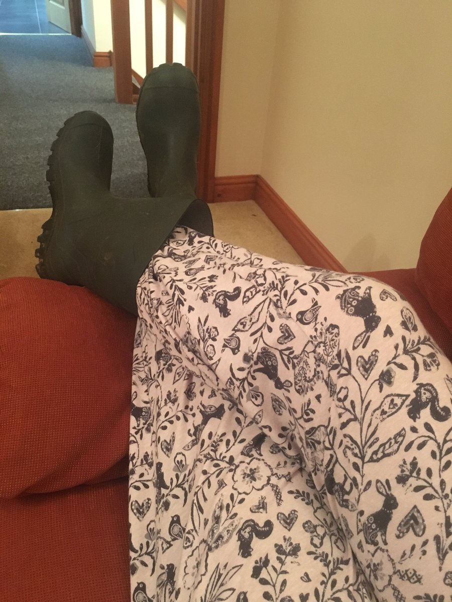EdsmumTracey's tweet photo. Woohoo @KatieMagnet #WellieWatch Fitbit Challenge. Ready to go. Sexy rabit PJs! Night night Katie xx https://t.co/tdXSxsuh1t