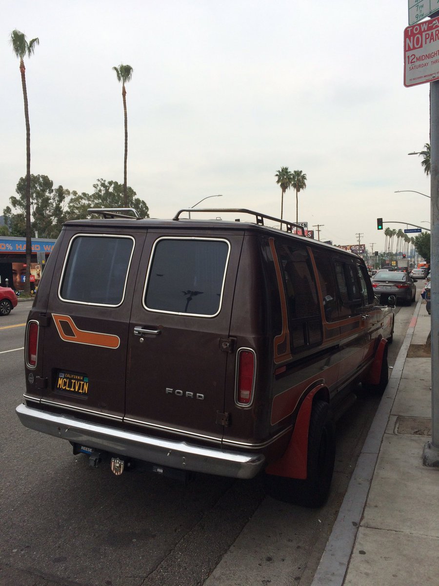 LainieEscovedo's tweet photo. Sunset Blvd "Mclivin" Lol 😂 #mclivin #scoobyvan #sunsetblvd #badassvan https://t.co/u1i4DTzL9n