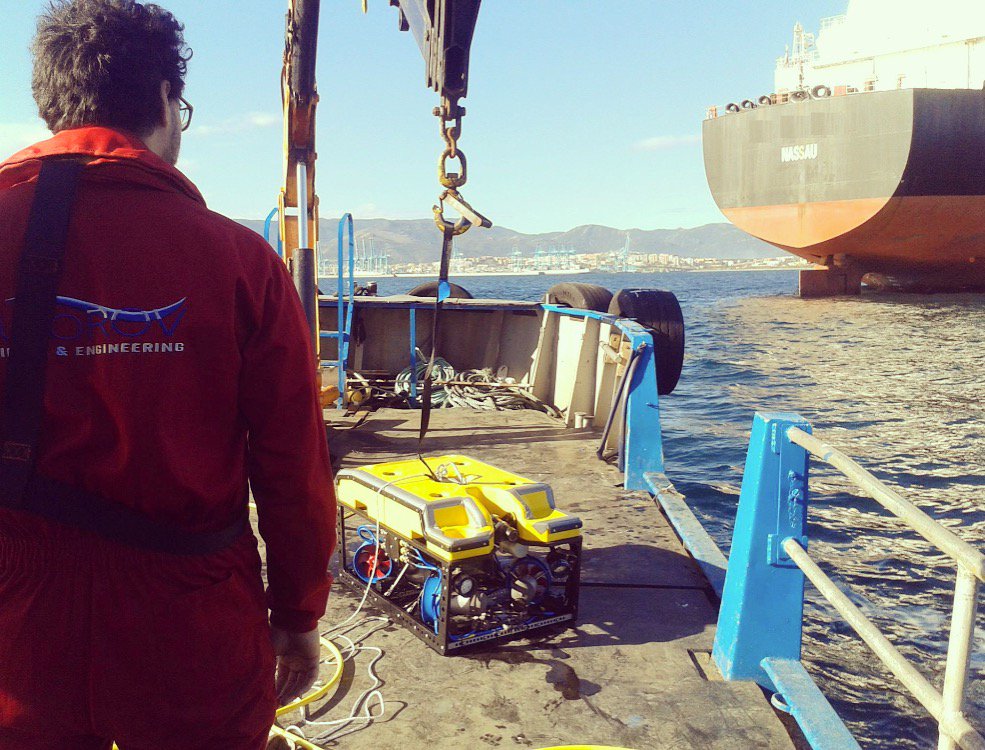 EuroRov's tweet photo. Working with #rov in #algesiras #ship #underwaterrobot #spain #españa https://t.co/14DTt0CfOc