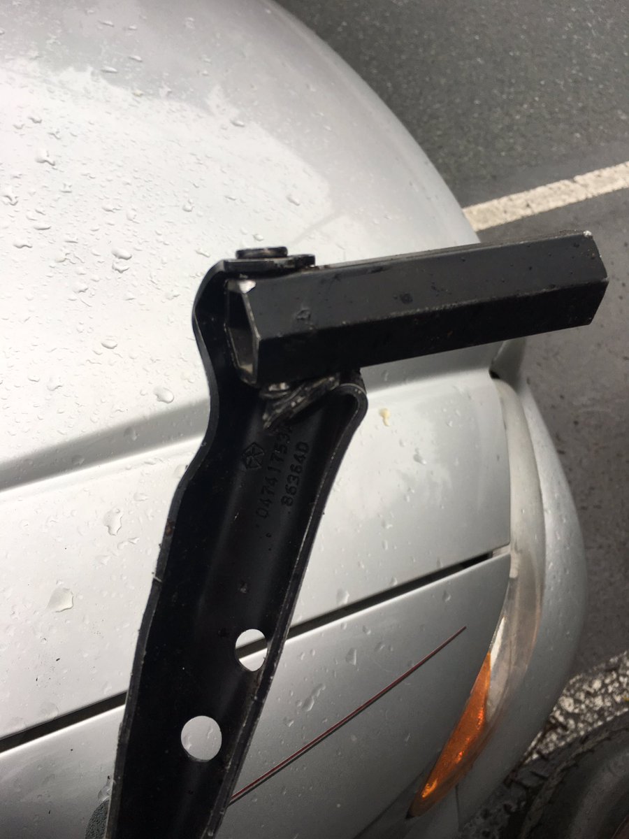 JimBeez77's tweet photo. @dodge_canada I don't think your tire irons are as strong as you think pulling off lug nuts #flatonsideofroad https://t.co/srmmdBmQ3T