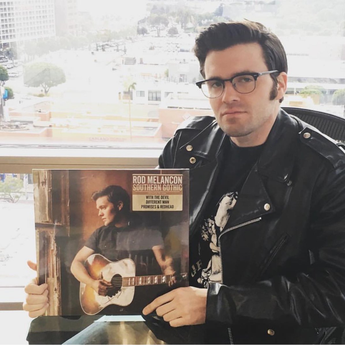 blueelanrecords's tweet photo. Always a great visit when @RodMelancon stops by the Blue Élan offices! #SouthernGothic #RodMelancon https://t.co/L57PVXv9vd