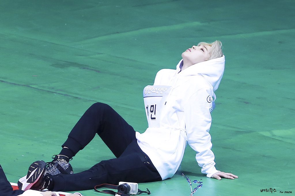 vminissi's tweet photo. them: ur crush is coming. act natural
me: https://t.co/0GDB77aOWV