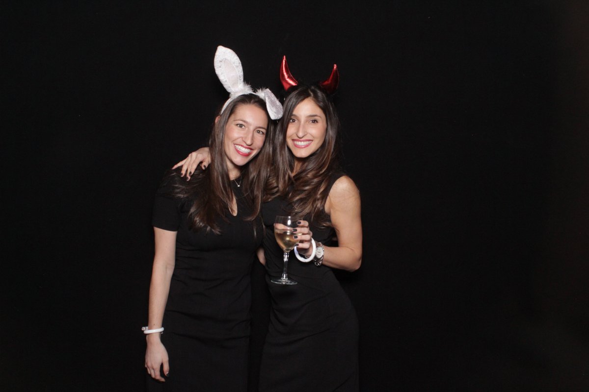 bookhipstr's tweet photo. What's better than lookin' good? Lookin' good with your friends. #Hipstr #Lookin #Fly #Photobooth https://t.co/6fiNWmePvp