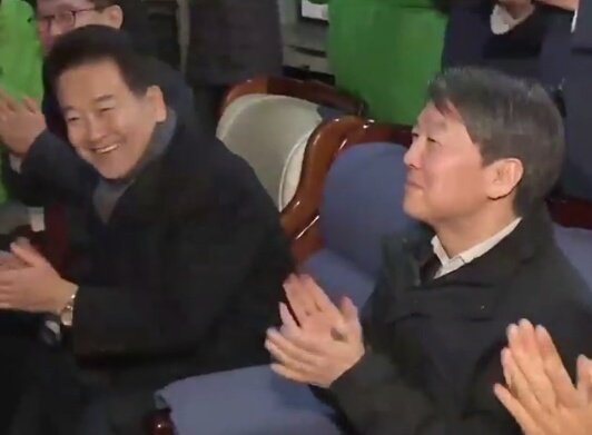 정동영의존재감...박수쳐주는전대통령후보