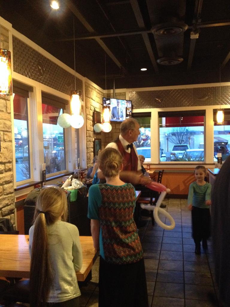 Edwin102770's tweet photo. #chilisfamilyfun.  Having fun with the kids in Huntington WV @cevarr https://t.co/zJSClF38ge