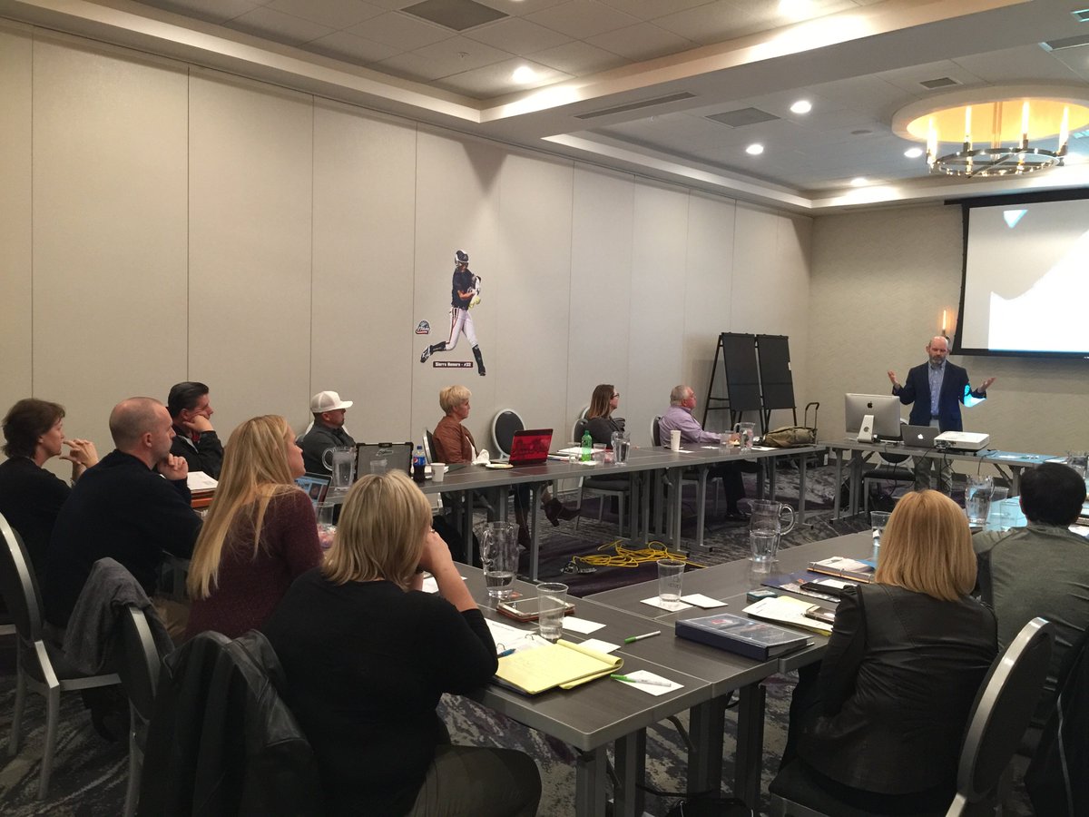 profastpitch's tweet photo. Dr. Aaron Lear of #akrongeneral #clevelandclinic speaks to group @profastpitch regarding tracking injuries study 2017 https://t.co/jng2Fgh62w
