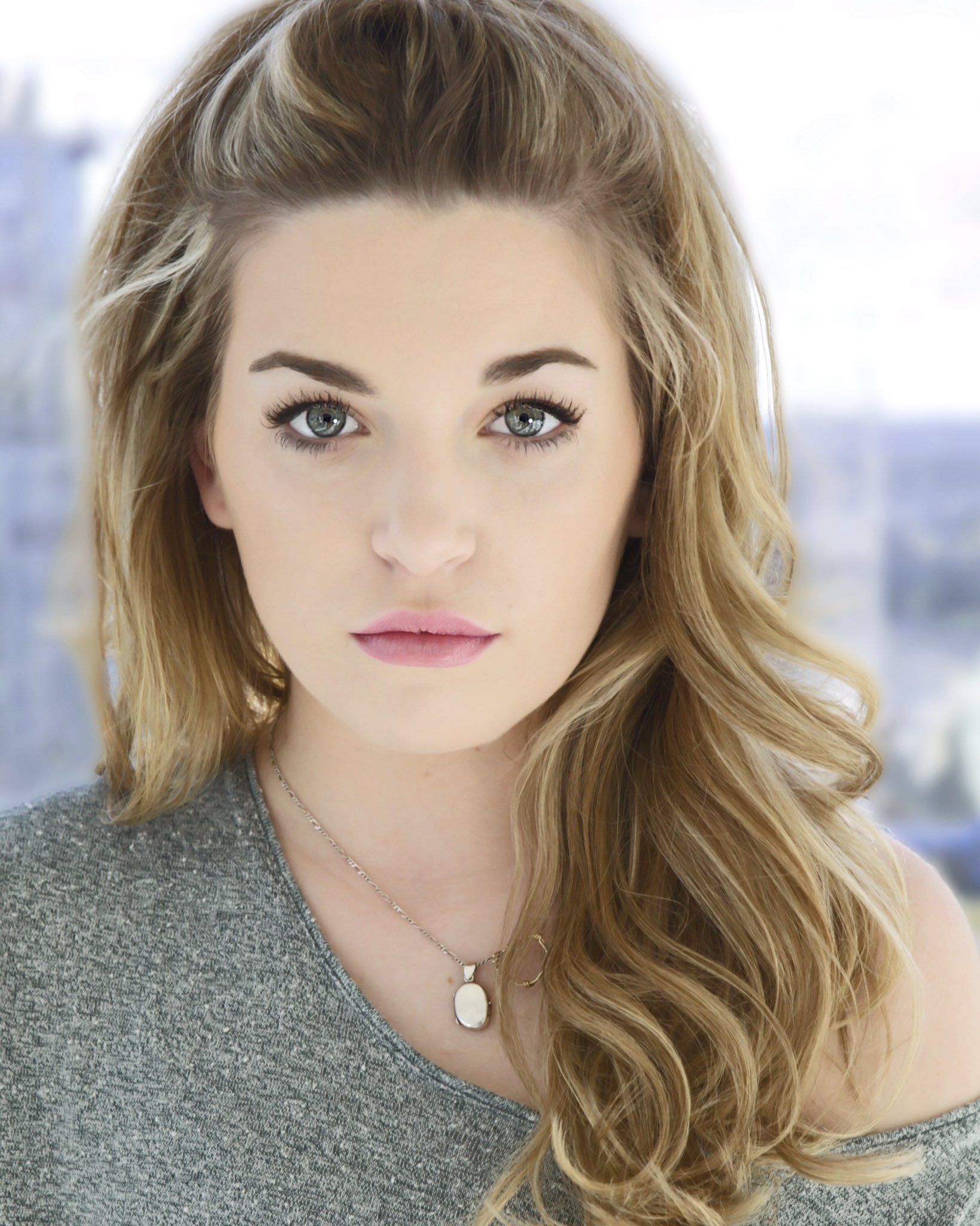    Happy birthday Britt McKillip! ¡Feliz cumpleaños 