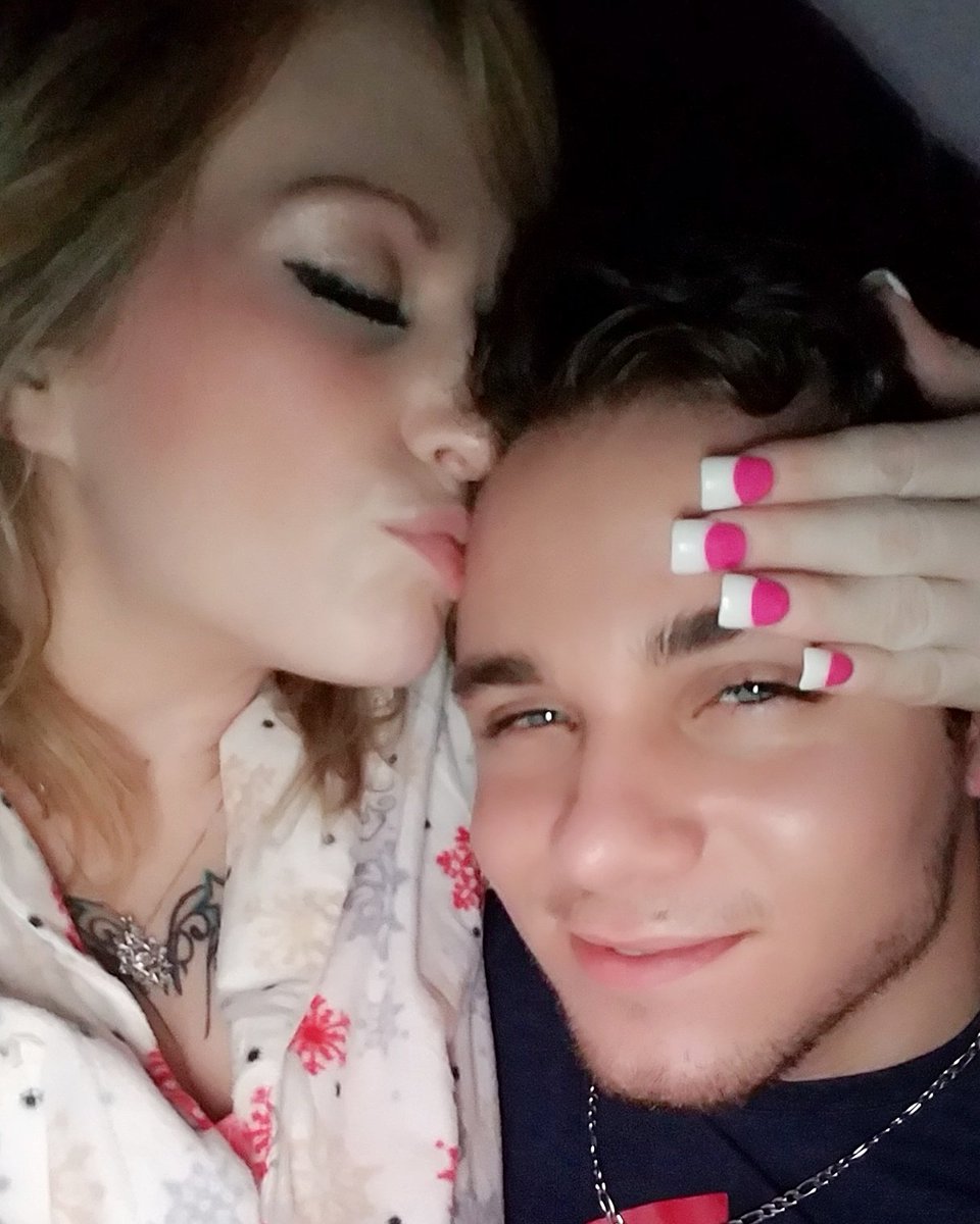 EvinBeaulieu's tweet photo. My baby giving me goodnight kisses!
#wcw #kisses #goodnight #models https://t.co/IWWwKKKZpW