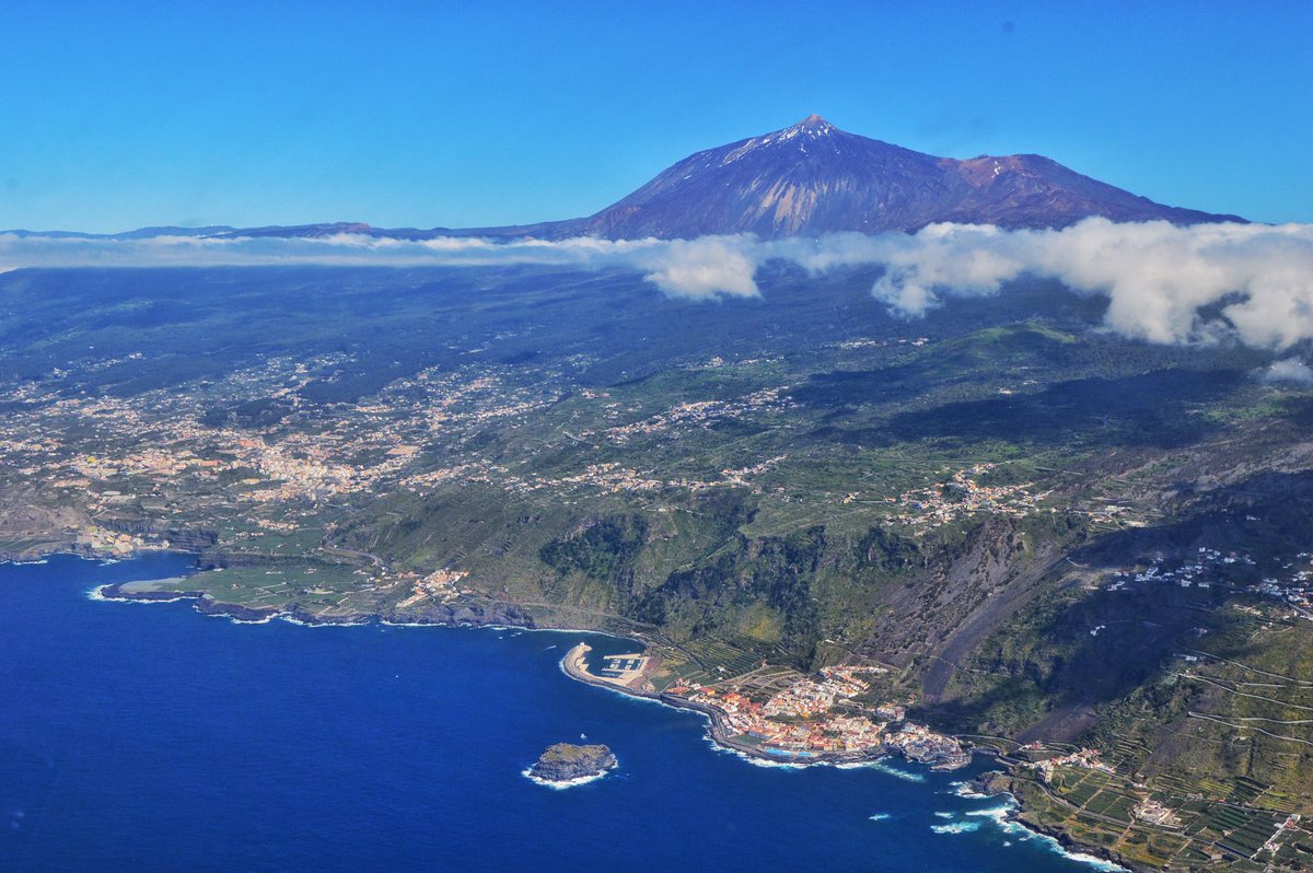 stani320's tweet photo. Teide &amp; Garachico #garachico #teide #tenerife #teneriffa #canaryislands #canarias #canaries #avgeek #latituddevida #tenerifenorte https://t.co/WJPispi8w7