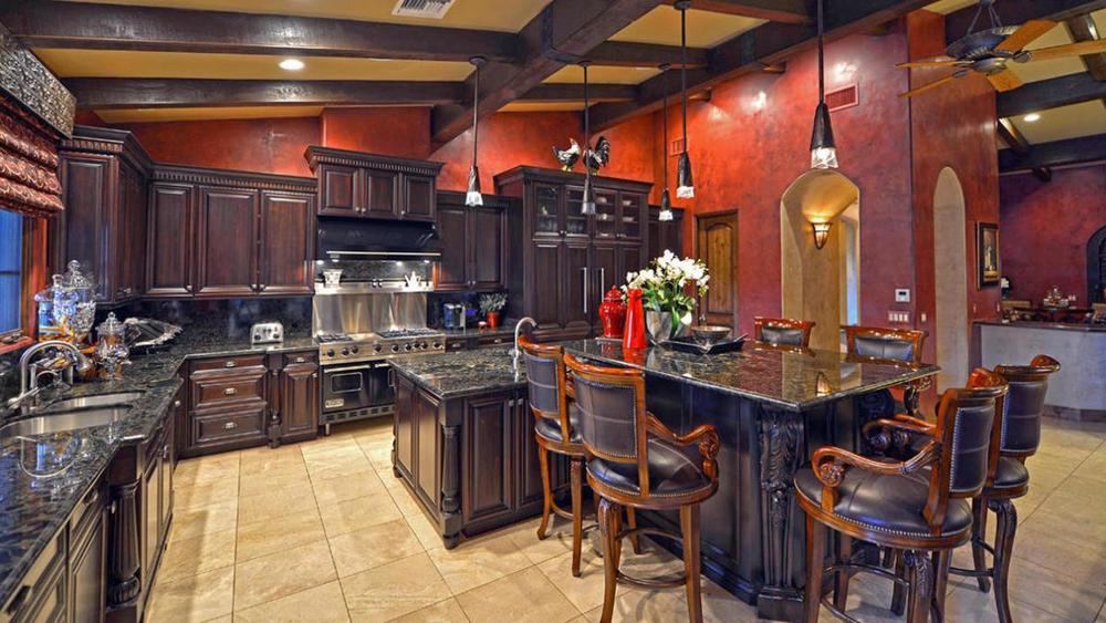 DesignerREstate's tweet image. 7BR 8B 8300 sqft home in Arizona recently sold at $1.9 million! Includes a 1050 sqft guest house, a spa, and rock waterfalls! #wednesdaywant