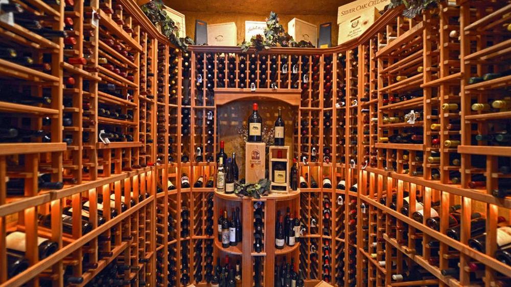 DesignerREstate's tweet image. 7BR 8B 8300 sqft home in Arizona recently sold at $1.9 million! Includes a 1050 sqft guest house, a spa, and rock waterfalls! #wednesdaywant