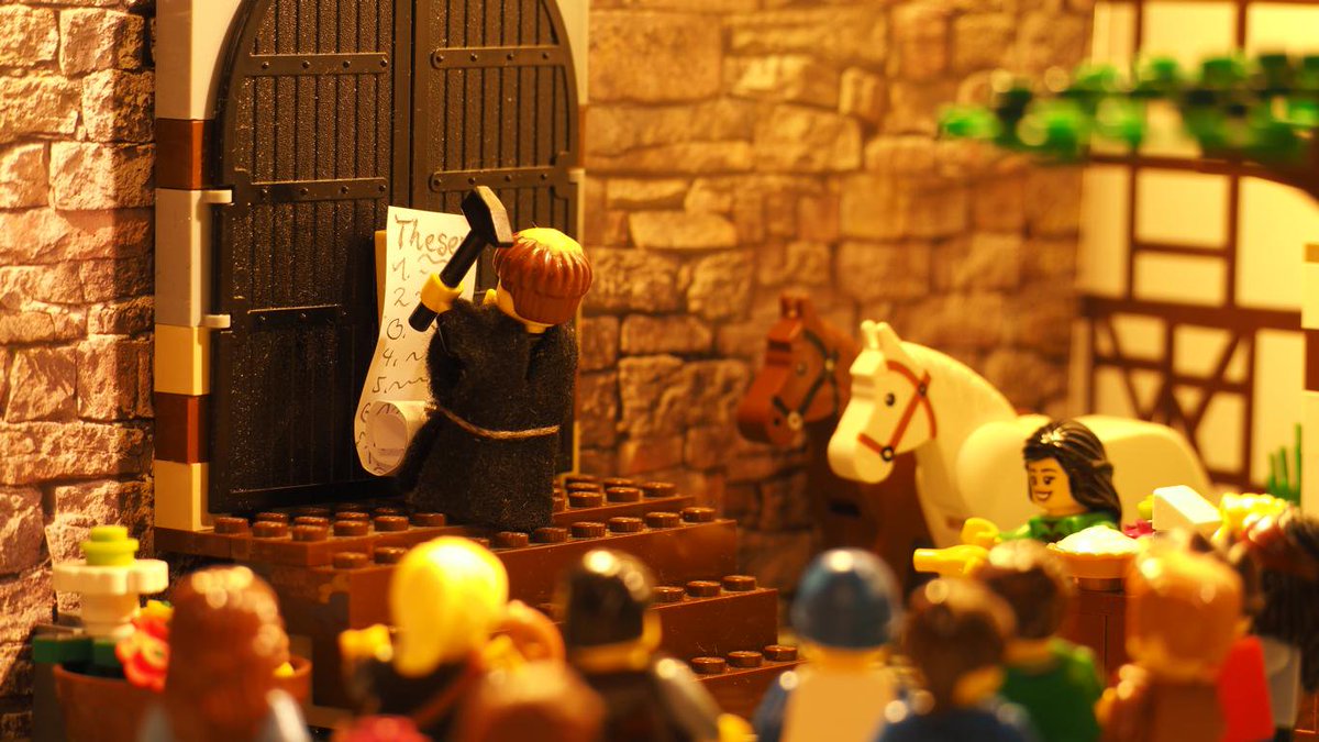 DerReformator's tweet photo. Ich hab gehämmert! #Thesen ante pfortas @Schloßkirche #Wittenberg die ganze Story: https://t.co/Asz0azXoXY #Luther #Lego @radiobremen #platt https://t.co/DOs1Tbg8VJ