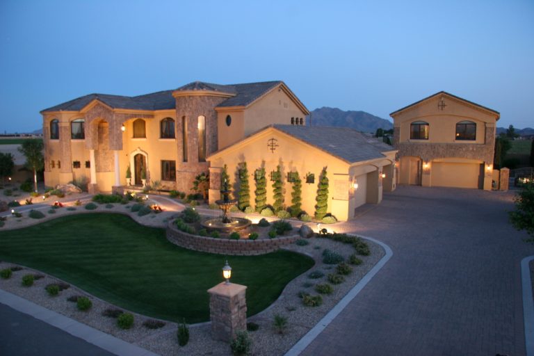 DesignerREstate's tweet image. 7BR 8B 8300 sqft home in Arizona recently sold at $1.9 million! Includes a 1050 sqft guest house, a spa, and rock waterfalls! #wednesdaywant