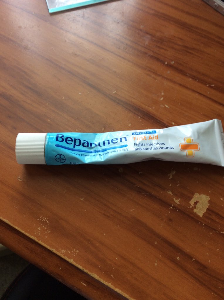 8 Passengers on Twitter "Bloody Piercing gone WRONG😭 https//t.co