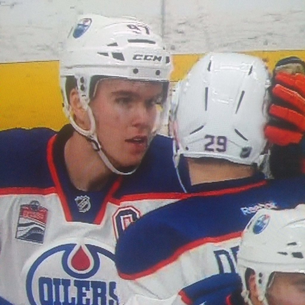HockeyGods's tweet photo. i just want someone to look at me the way connor mcdavid looks at leon draisaitl 😍 https://t.co/tyi39vMdGX