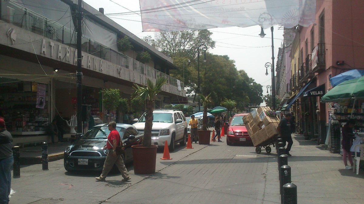 Urbanidadmx1's tweet photo. Morena y @RicardoMonrealA están destruyendo el Patrimonio Urbano del Centro Histórico @Centro_CDMX @ach_CDMX @UACM @aepCDMX @ccemx https://t.co/8qdOFsR1DS