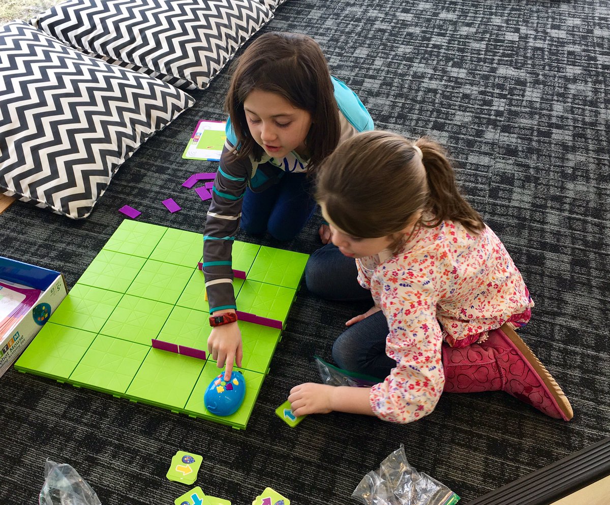 Another awesome day with 1st grade makerspace! How am I so lucky?! @MAEPrincipal <a href="/Makerspaces_com/">Makerspaces.com</a>