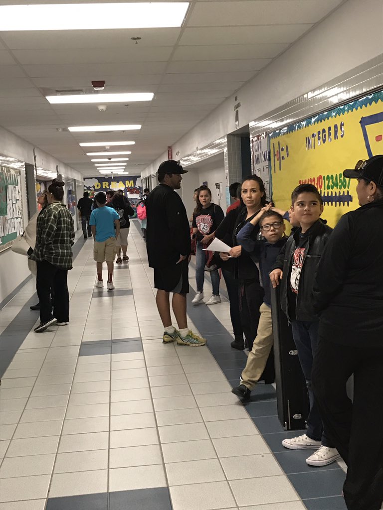Escontrias_SA's tweet photo. Full house and amazing community resources at Parent/ Teacher Conferences! #TeamSISD https://t.co/u0Ady5BNRf