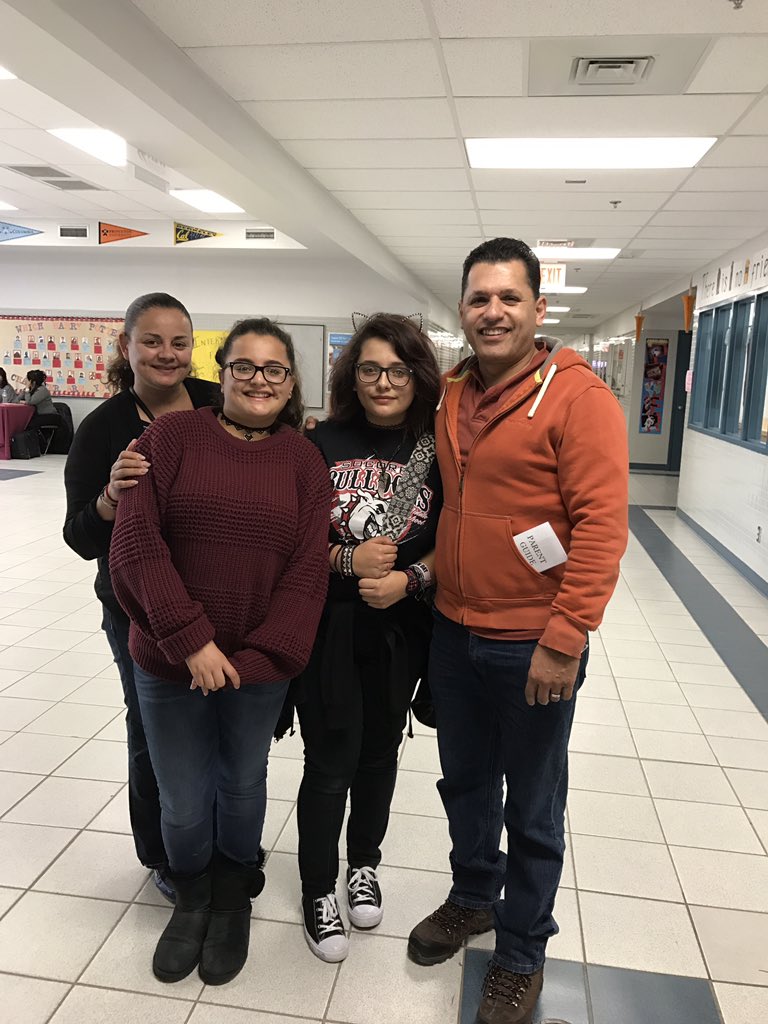 Escontrias_SA's tweet photo. Full house and amazing community resources at Parent/ Teacher Conferences! #TeamSISD https://t.co/u0Ady5BNRf