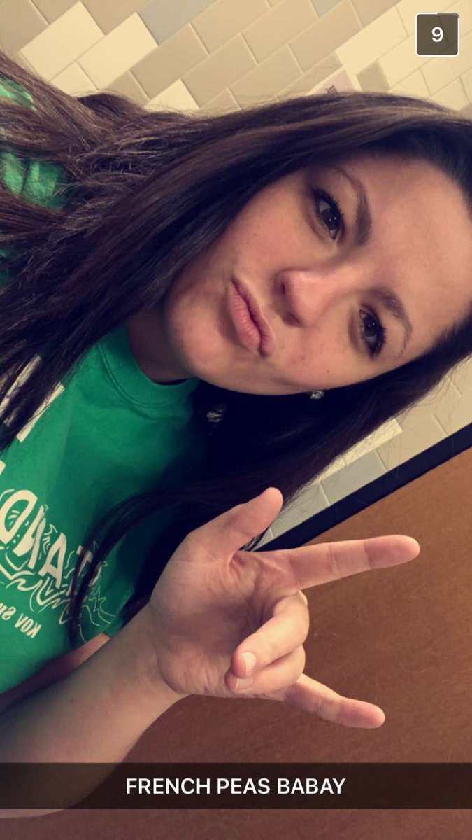 KovCountdown's tweet photo. #day173 @hannnah_grace77 whatta cutie reppin' today 💚💚💚 https://t.co/8K14BfZoxP