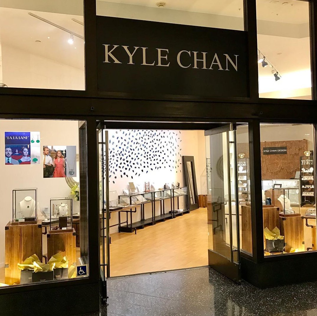HandHCenter's tweet photo. Did we mention how incredible @KyleChanDesign’s jewelry is? If you haven’t stopped by his pop-up yet, get there now! #popuphh https://t.co/Ya9IVVnSUa