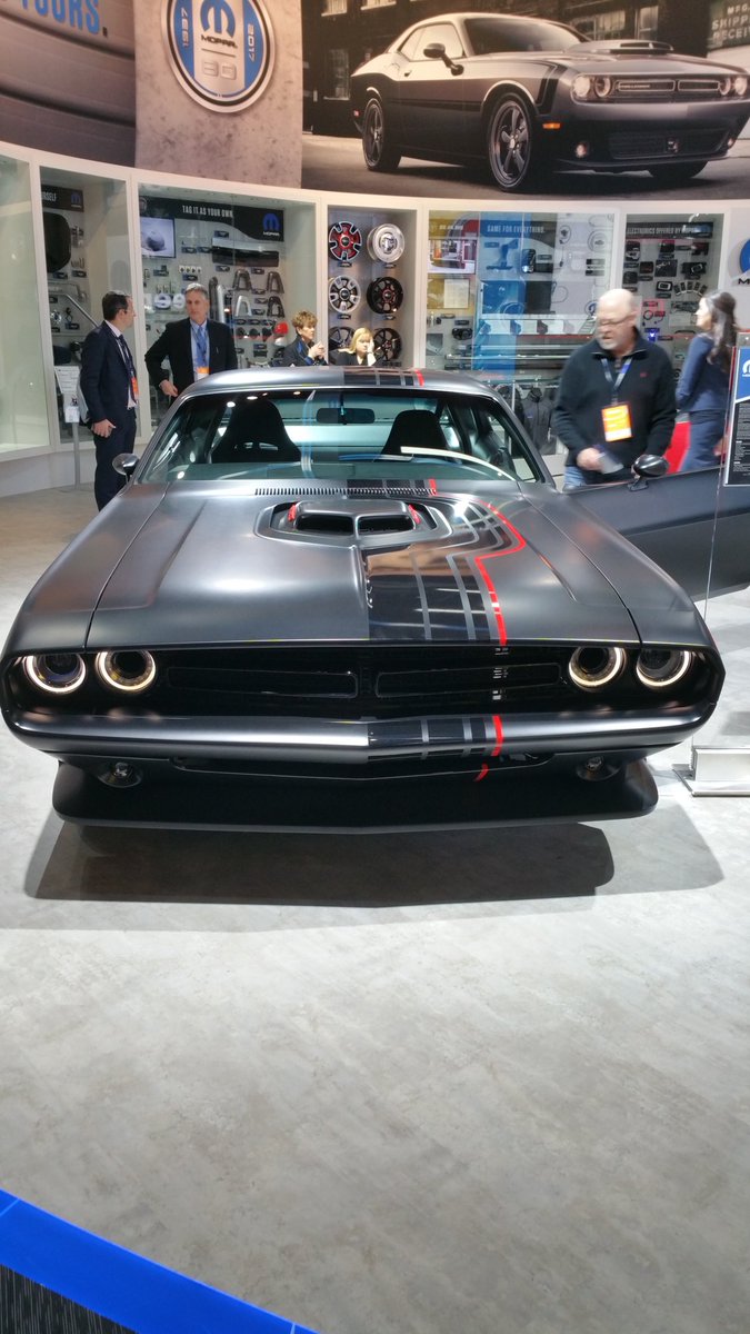 This <a href="/OfficialMOPAR/">MOPAR</a> Challenger Shakedown is pretty freaking cool. #naias #dodge #mopar
