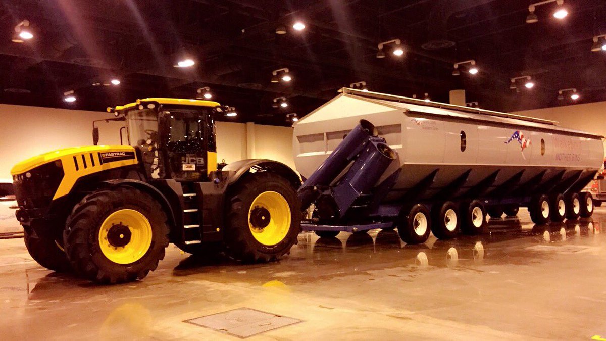 We made it and are ready to go. Thanks to #JCB for getting us here to the USCHI convention in Omaha #onebigmother <a href="/AndersonIND/">Dakota Foundry</a> <a href="/JCBmachines/">JCB</a>