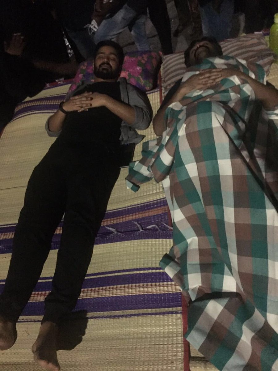 hariharangaj's tweet photo. Bro @iam_str sleeps outside marking his protest against #jallikattu ban. #JusticeforJallikattu @Adhikravi @MahatOfficial https://t.co/bYfUPRX8hu