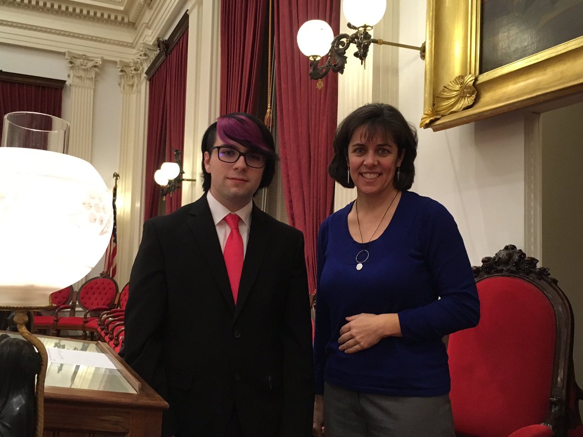 VT_Symphony's tweet photo. Jacob, youth composer, premiers his #MusicComp piece tonight. 1st must say hello to Madam Speaker @MitziJohnsonVT #FarmersNight #vt #vtpoli https://t.co/doqEjdQjCe