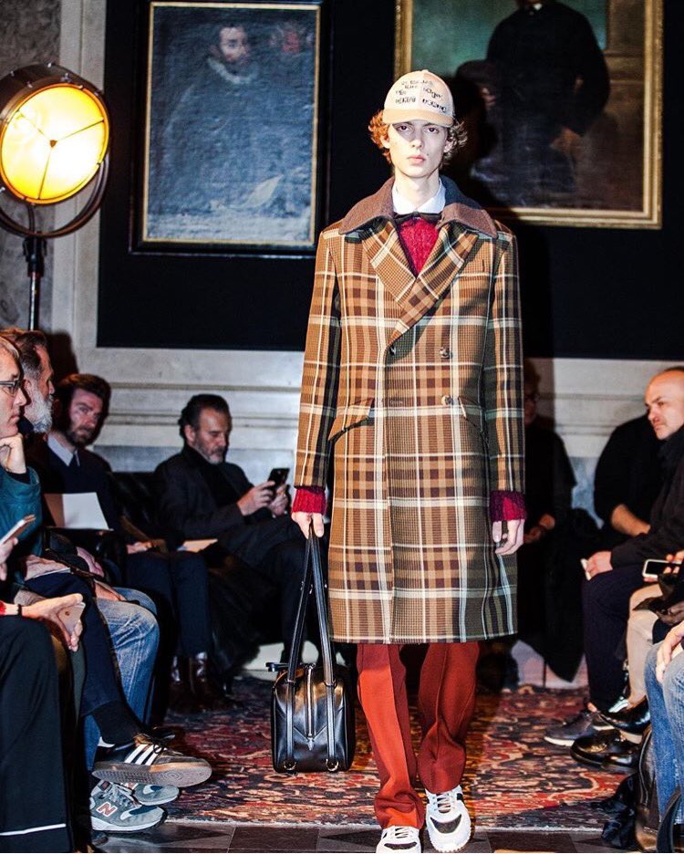 CalcioOggi's tweet photo. Checkered wools worn spontaneously, ignoring the rules. #FallWinter1617 by #PierpaoloPiccioli https://t.co/EWdbB6trUE