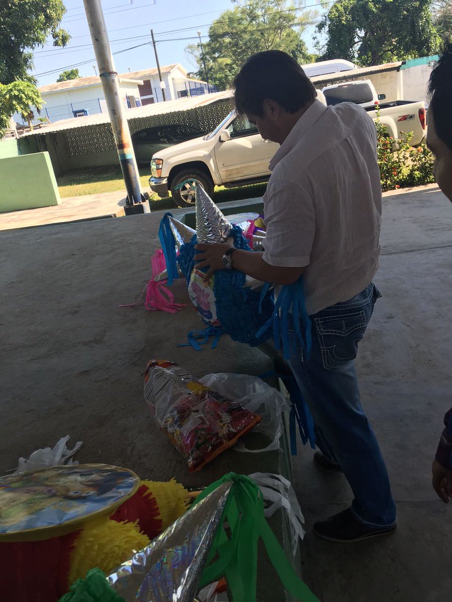 victorgbaeza's tweet photo. Agradezco la invitación de la Esc. Prim. Rural Fed. Niños Héroes de la Ria. Buena Vista 1a Secc. celebrando a los pequeños @gerardogaudiano https://t.co/9zI6EwF6h1