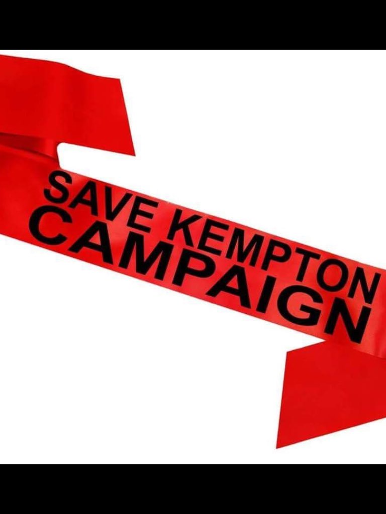 el_belador's tweet photo. #SaveKemptonPark #SaveKempton God save The Queen! https://t.co/BLd7GKLqZG