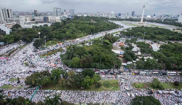 geloraco's tweet photo. MUI Sedih Umat Islam Selalu Dituduh Anti Kebhinekaan
https://t.co/OUnh2KhlbM https://t.co/b2UB3THWcb